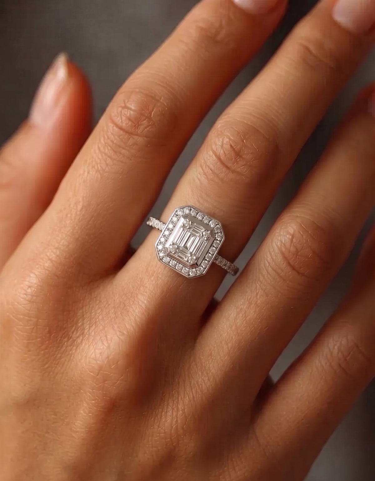 0.34 Karat Pırlantalı Baget Yüzük