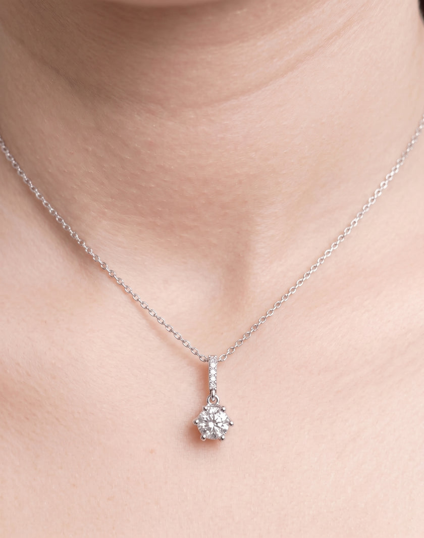 0.52 Karat Pırlantalı Tektaş Kolye